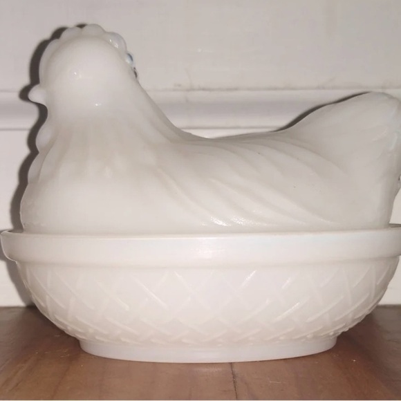Vtg Small Milk White Glass Hen In Basket Nest Candy Dish 4 3/8 Inch Hazel Atlas - Picture 2 of 6